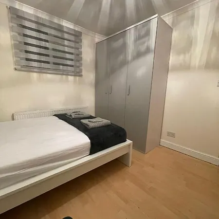 Entire 3 Bedroom Home - Minutes To Emirates Stadium! London Exterior photo