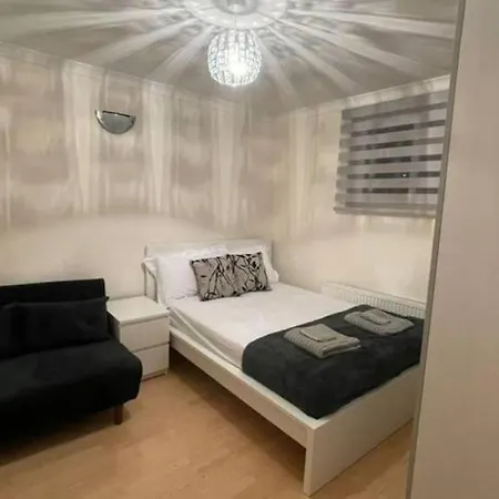 Entire 3 Bedroom Home - Minutes To Emirates Stadium! London Exterior photo