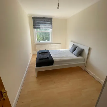 Entire 3 Bedroom Home - Minutes To Emirates Stadium! London Exterior photo
