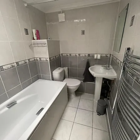 Entire 3 Bedroom Home - Minutes To Emirates Stadium! London Exterior photo