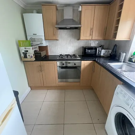 Entire 3 Bedroom Home - Minutes To Emirates Stadium! London Exterior photo