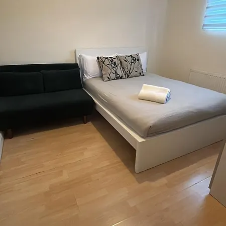 Entire 3 Bedroom Home - Minutes To Emirates Stadium! London Exterior photo